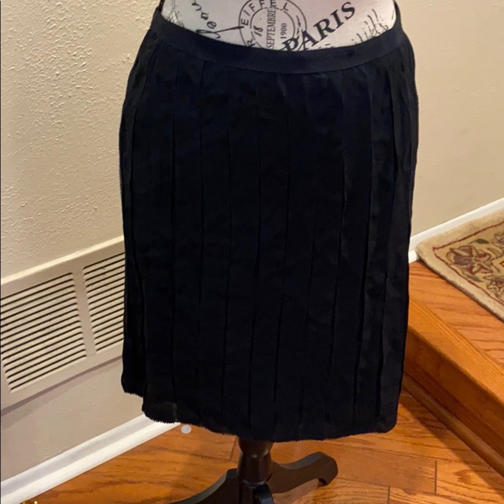 Ann Taylor black pleated skirt size 0